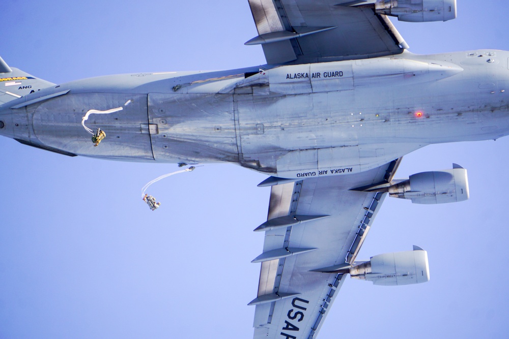 Spartan Paratroopers Conduct Airborne Operations