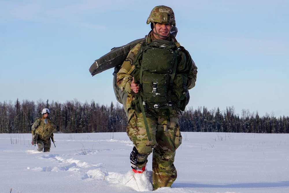 Spartan Paratroopers Conduct Airborne Operations