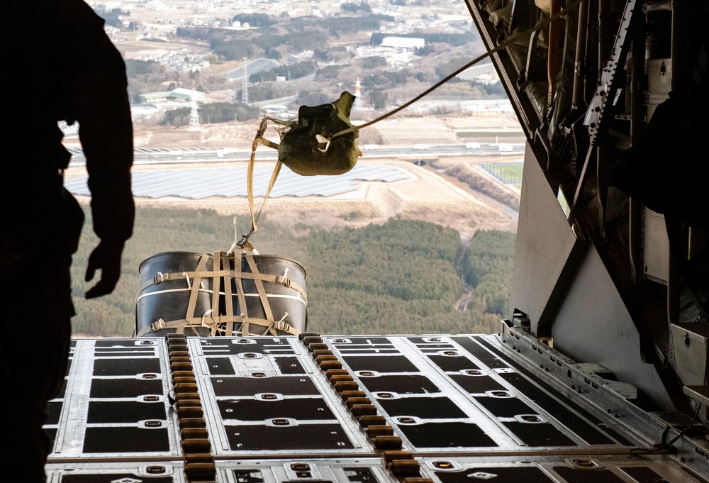 Kadena, Yokota Airmen enhance aircraft expertise together