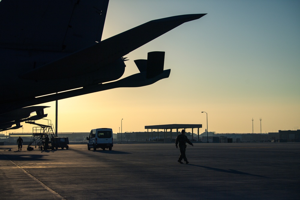 Fighting Falcons fuel up