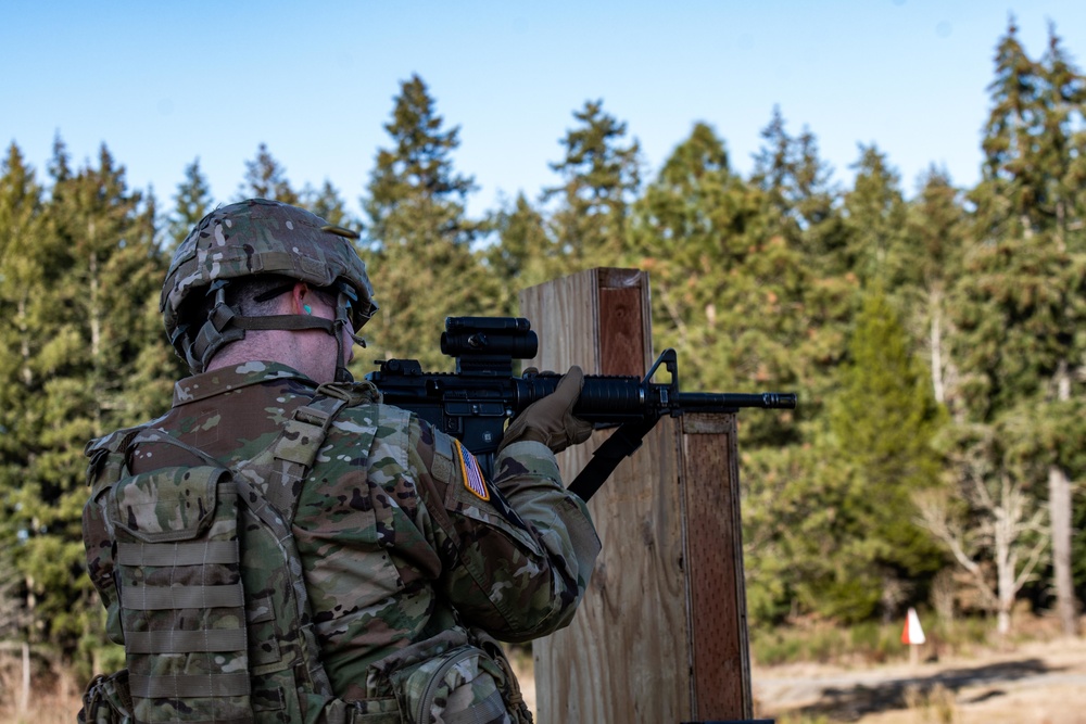 Soldier with the 81st SBCT tackles the new Army weapons qualification