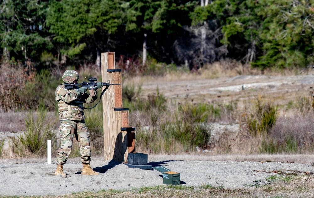 Soldier with the 81st SBCT tackles the new Army Rifle Qualification