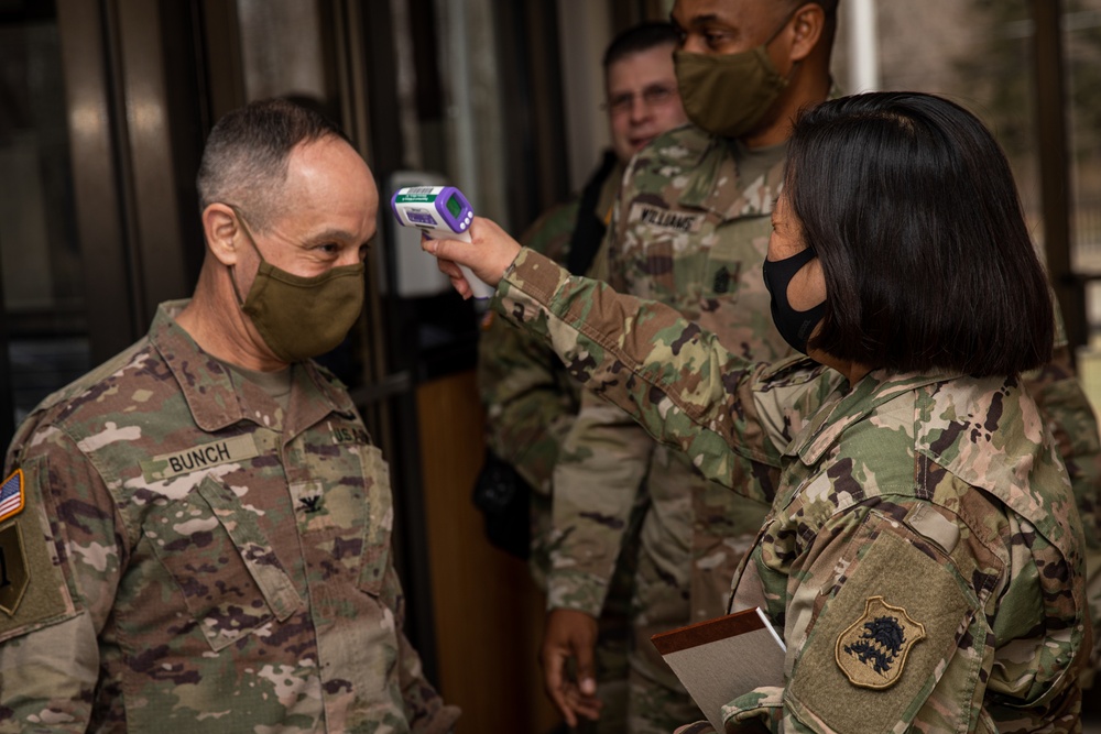 Lt. Gen. Thomas James meets with NJ National Guard