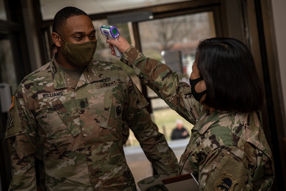 Lt. Gen. Thomas James meets with NJ National Guard