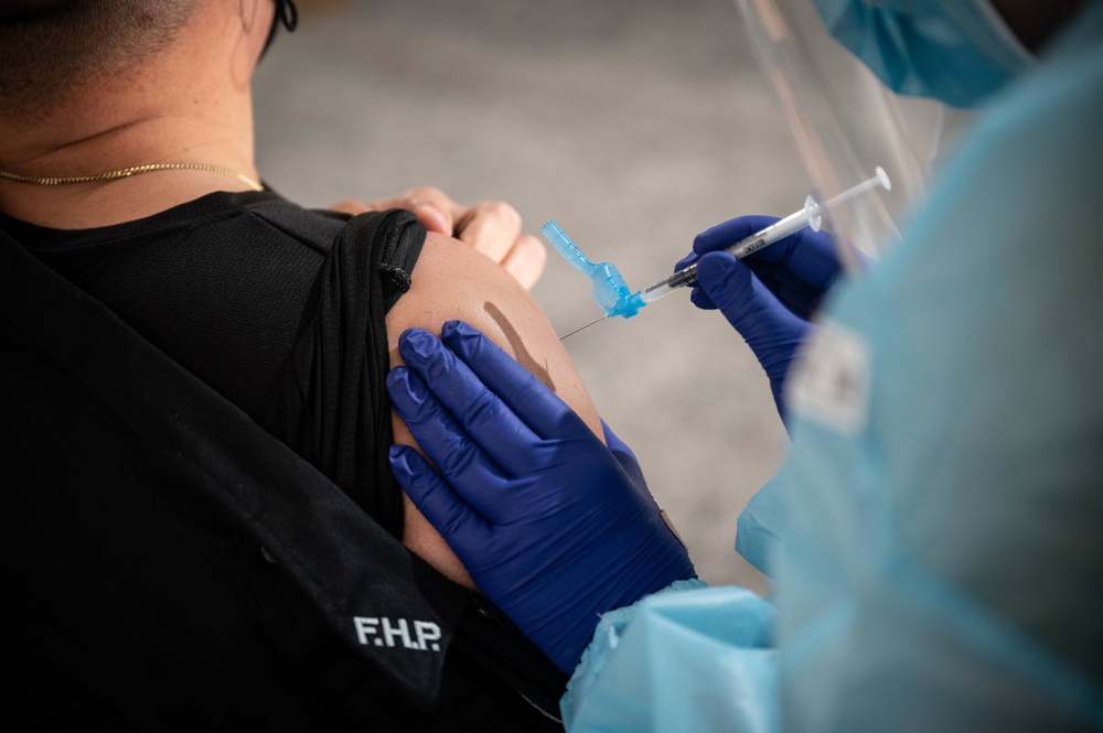 TF-SE federal vaccination site Tampa vaccinates local first responders
