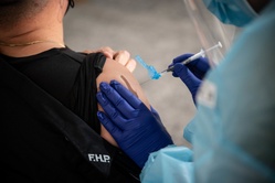 TF-SE federal vaccination site Tampa vaccinates local first responders [Image 3 of 5]