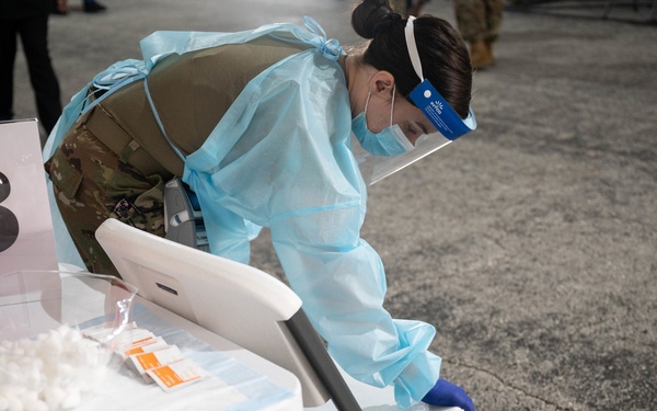 TF-SE federal vaccination site Tampa vaccinates local first responders