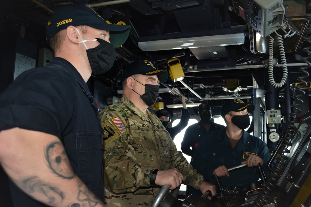 Chairman of the Joint Chiefs of Staff Visits USS Michael Murphy (DDG 112)