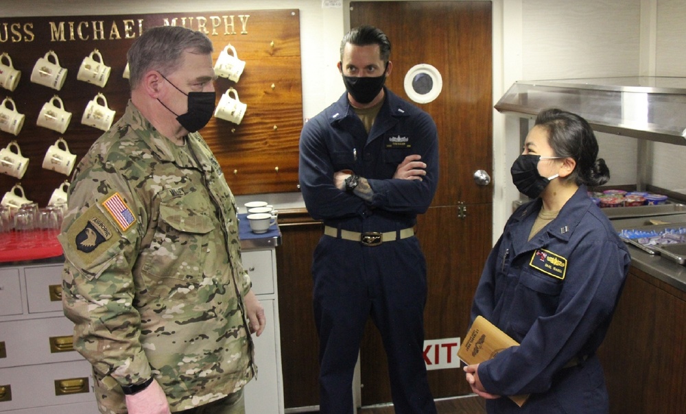 Chairman of the Joint Chiefs of Staff Visits USS Michael Murphy (DDG 112)