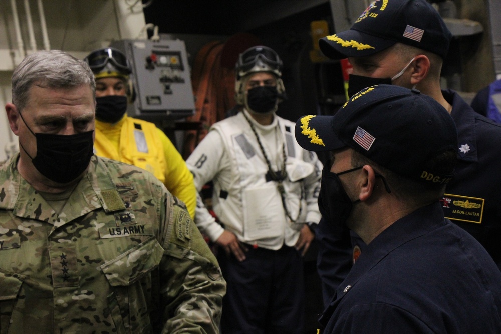 Chairman of the Joint Chiefs of Staff Visits USS Michael Murphy (DDG 112)