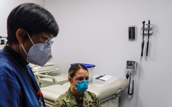Airmen in-processing Kingman Medical Center