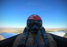 Skipper NAF El Centro Flies with the Thunderbirds