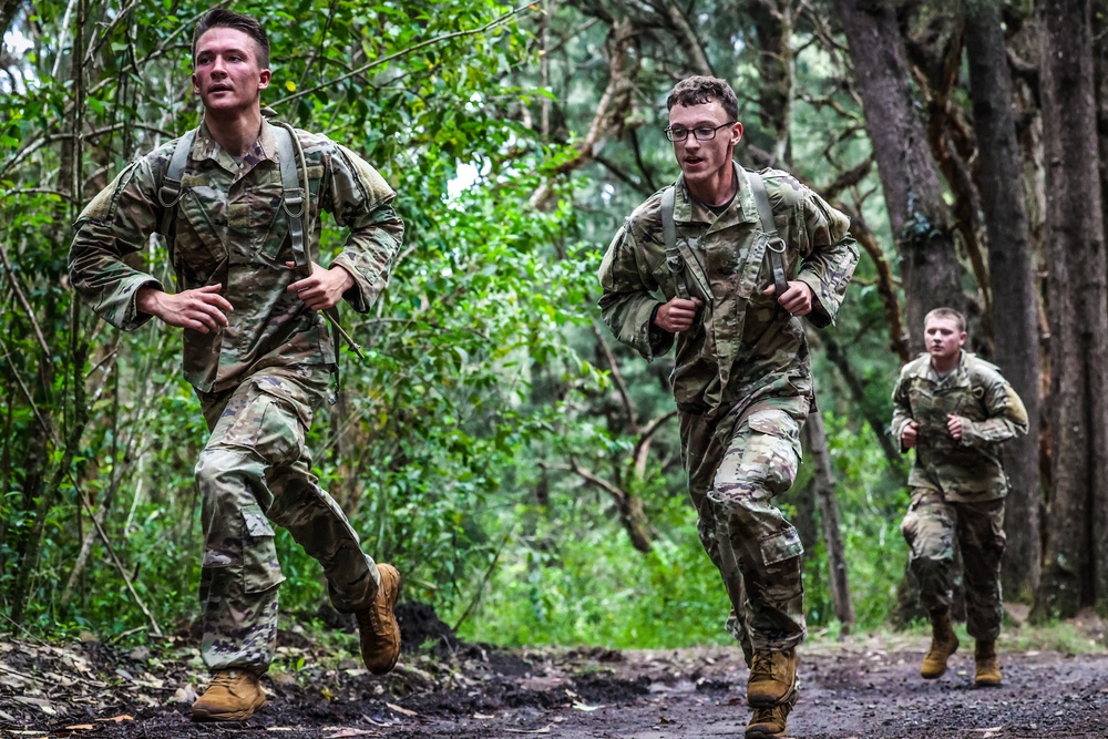 DVIDS - Images - 25th ID DIVARTY Soldiers participate in Jungle 5k ...