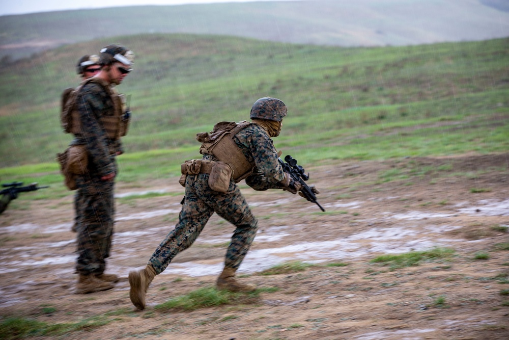 IMC Marines learn to shoot, move with M27