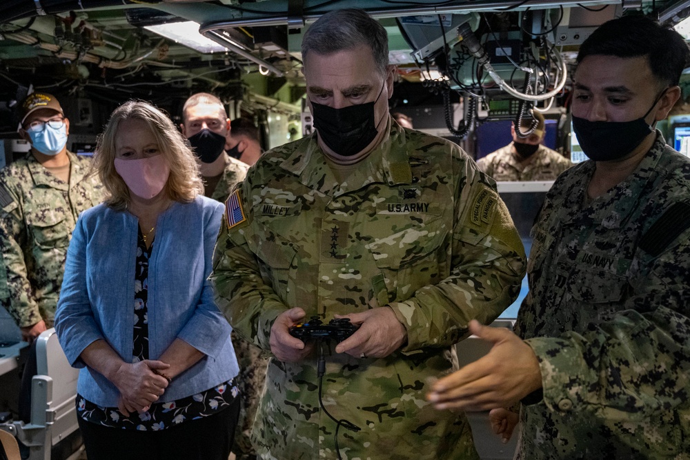 Chairman of the Joint Chiefs of Staff Visits USS North Carolina