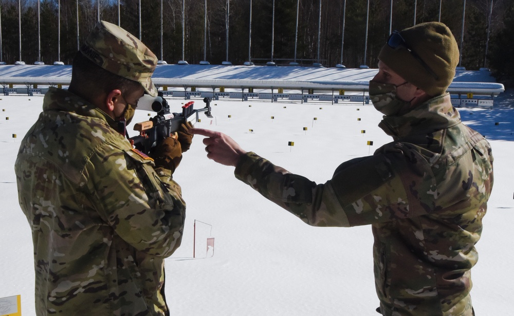 National Guard leader honors Soldiers, Airmen during visit