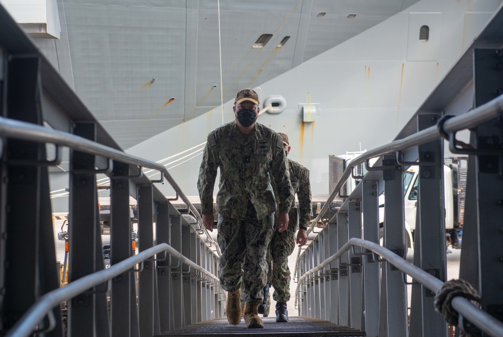 Admiral visits Stennis