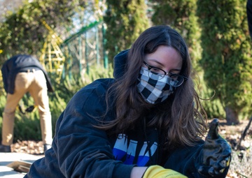 U.S. Sailor volunteers
