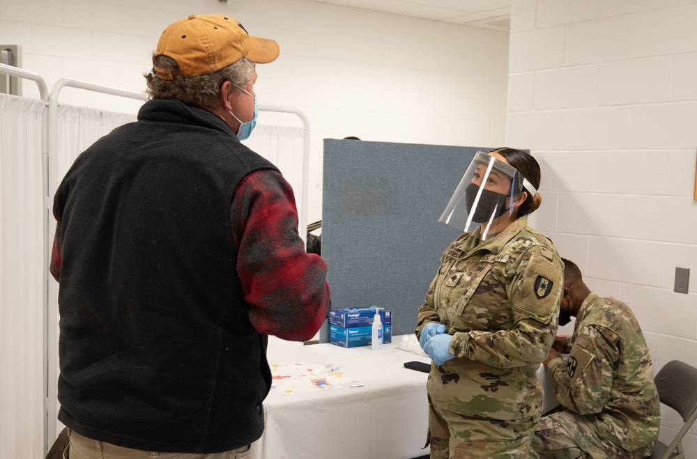 U.S. Army Soldiers inoculate community members before relocating to a new CVC in NJ