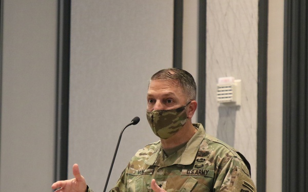Commanding General Task Force Northeast speaks to Soldiers during a welcome brief in Chicago