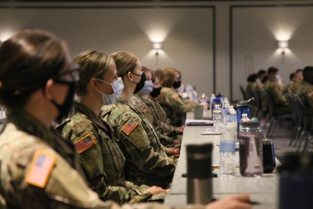 Commanding General Task Force Northeast speaks to Soldiers during a welcome brief in Chicago