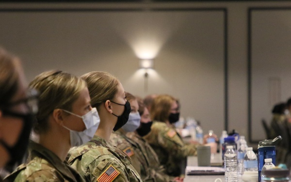 Commanding General Task Force Northeast speaks to Soldiers during a welcome brief in Chicago