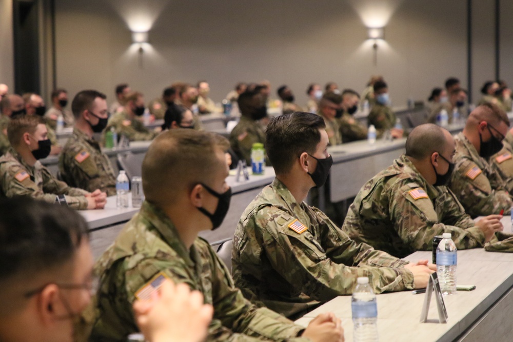 Commanding General Task Force Northeast speaks to Soldiers during a welcome brief in Chicago