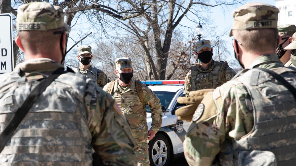 Brig. Gen. Lawrence Schloegl Visits Soldiers in D.C.