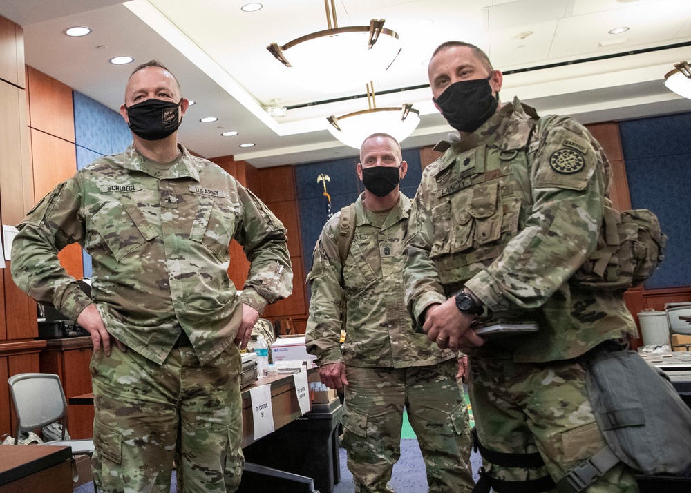 Brig. Gen. Lawrence Schloegl Visits Soldiers in D.C.