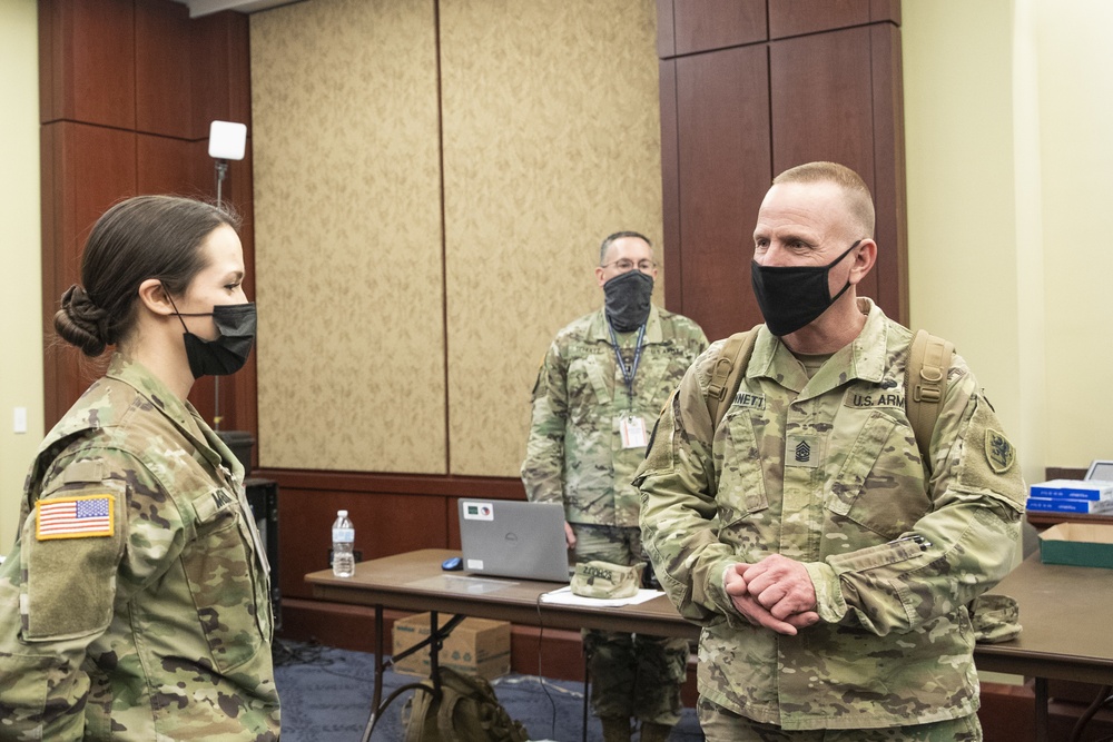 Brig. Gen. Lawrence Schloegl Visits Soldiers in D.C.