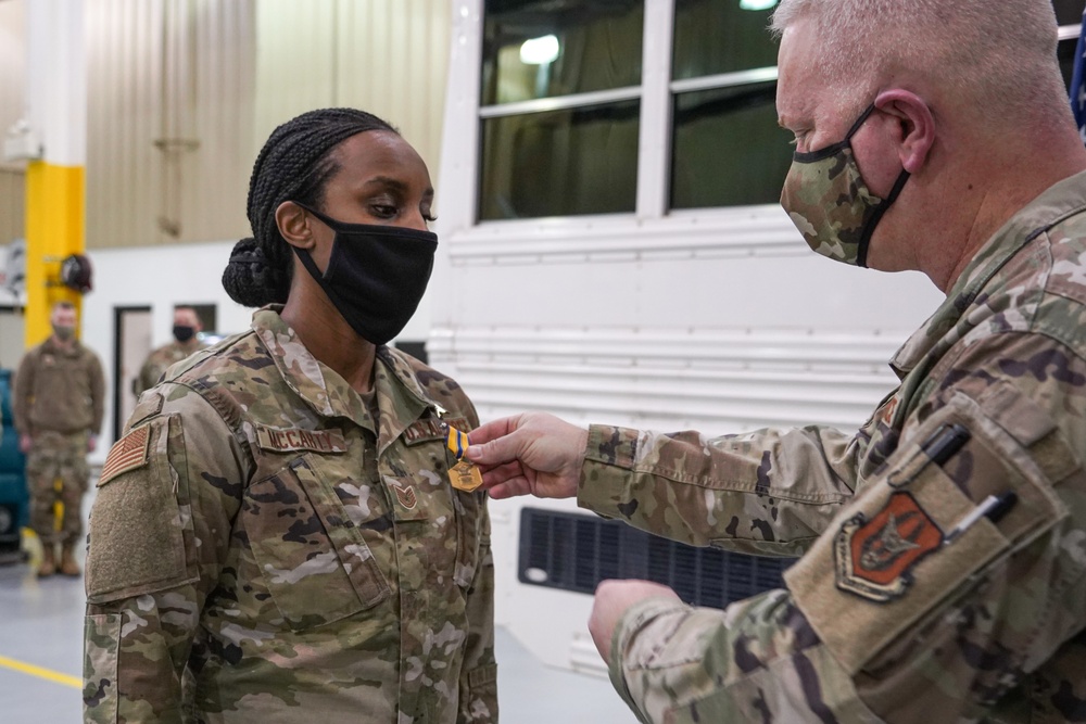 914th airman presented Commendation Medal &quot;C&quot; device