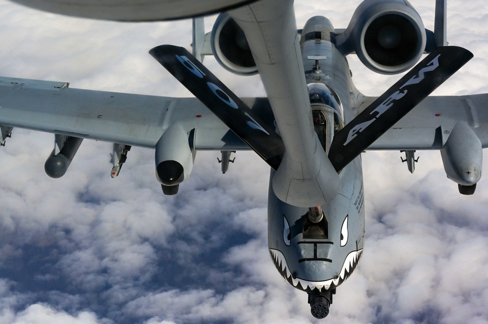 A-10s refuel with Okies