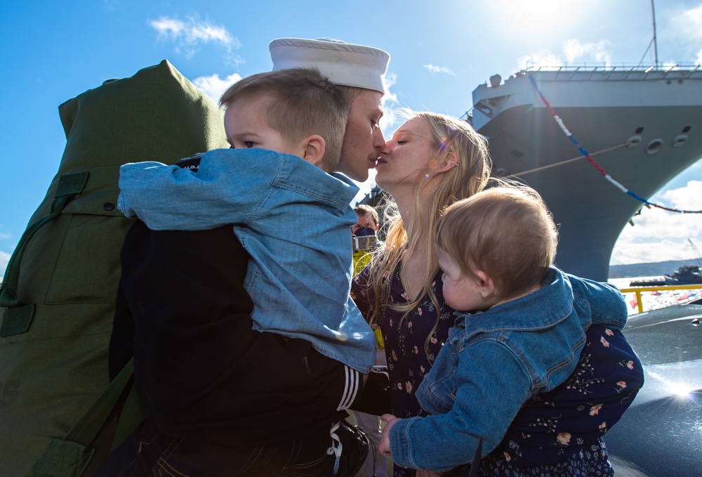 Nimitz Sailor Greets Spouse with Traditional First Kiss