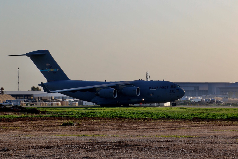 C-17 landing