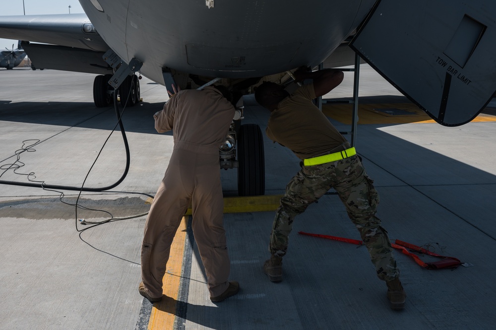 350 EARS fuels B-52 Bomber Task Force