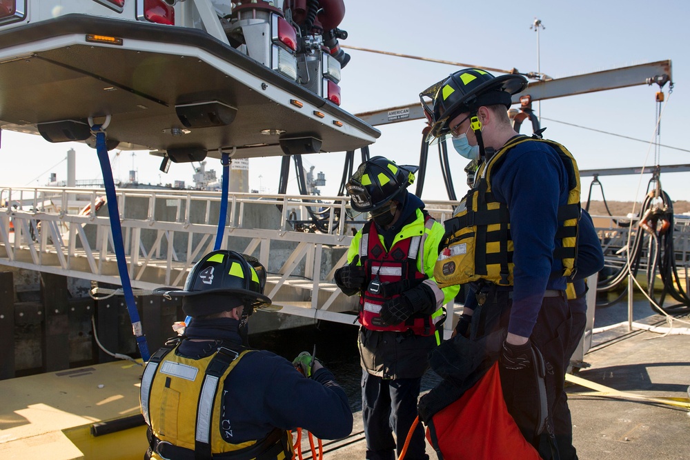 SUBASE New London Firefighters Conduct Rescue Drill aboard USS Indiana (SSN 789)
