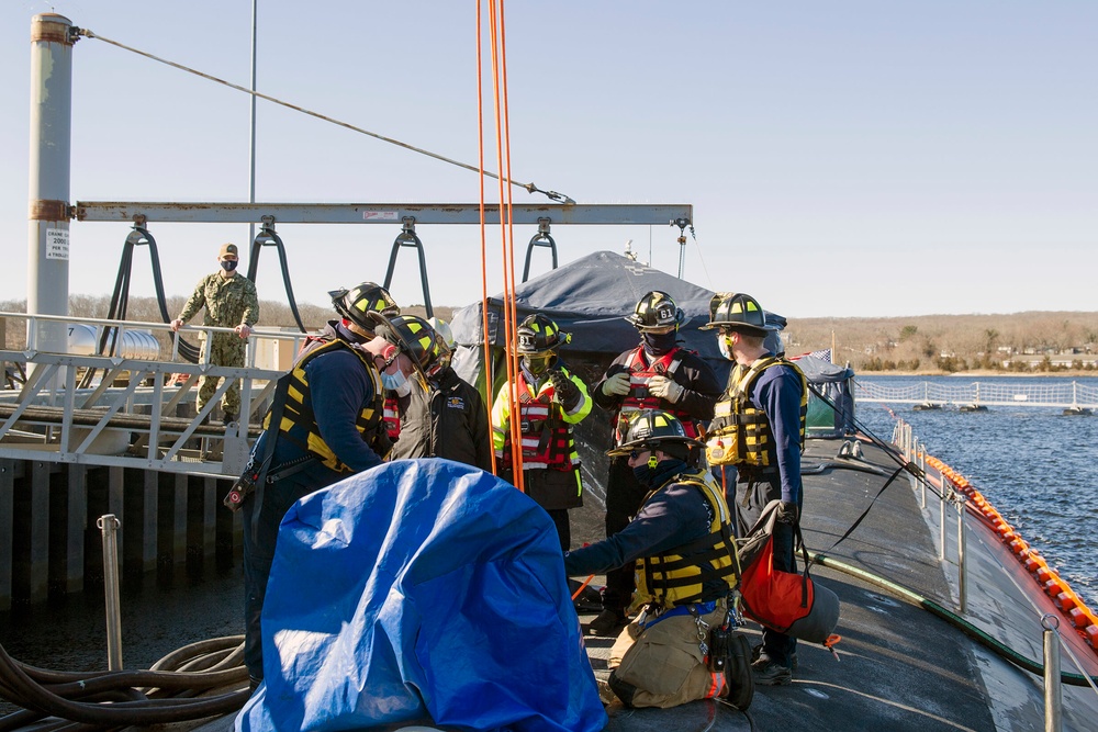 SUBASE New London Firefighters Conduct Rescue Drill aboard USS Indiana (SSN 789)