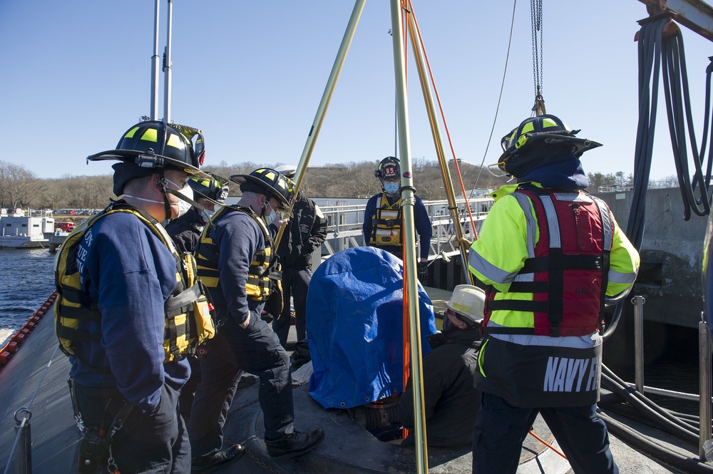 SUBASE New London Firefighters Conduct Rescue Drill aboard USS Indiana (SSN 789)