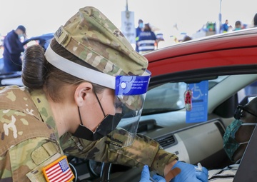 Female U.S. Army Soldiers assist at Dallas CVC on International Women’s Day