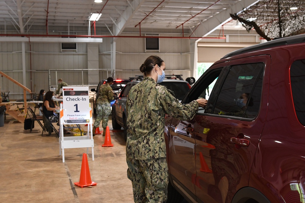Pre-Screening at Wheeler Army Airfield COVID-19 Vaccine Drive-Thru