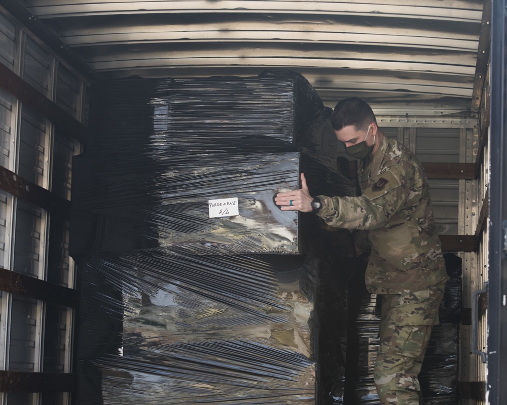31 FW delivers 70,000 COVID-19 PPE items to local Italian hospitals