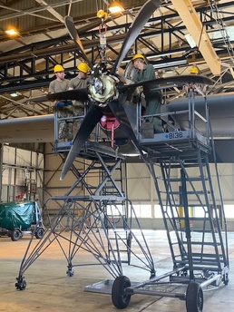 86th MXS, 86th AMXS repair broken wings