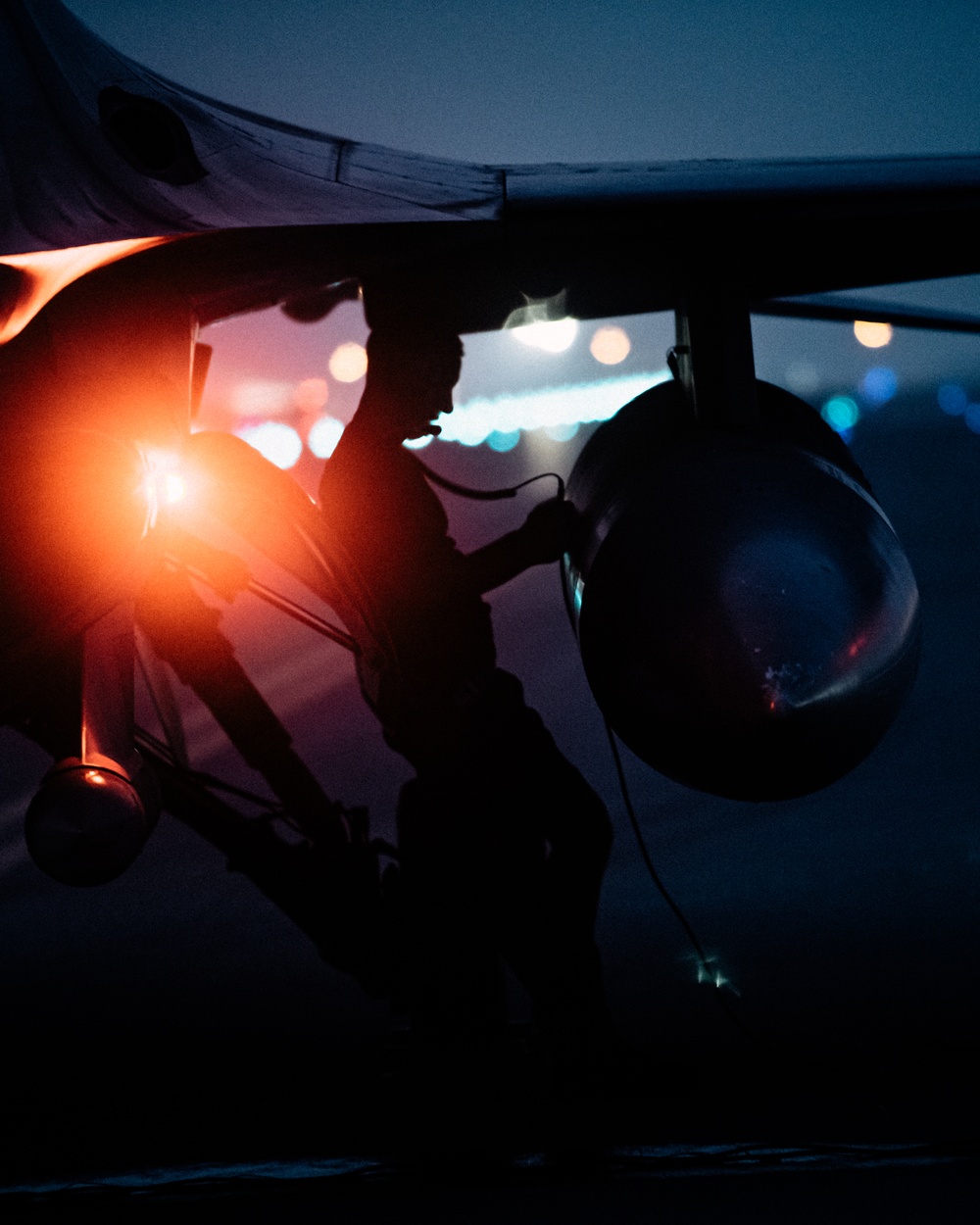 Night hot refuel of PSAB F-16 Fighting Falcons during ACE capstone event at AUAB
