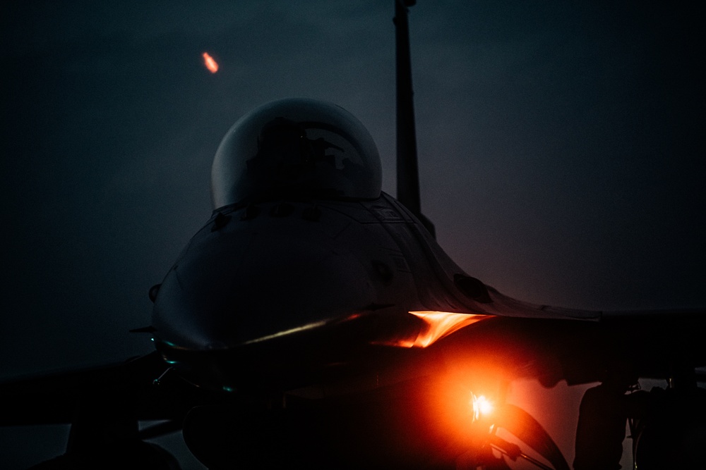 Night hot refuel of PSAB F-16 Fighting Falcons during ACE capstone event at AUAB