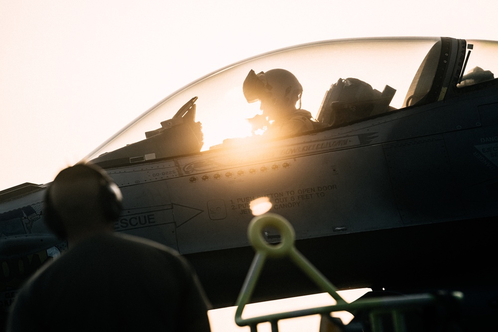 PSAB F-16 Fighting Falcons hot refuel at AUAB for ACE capstone event