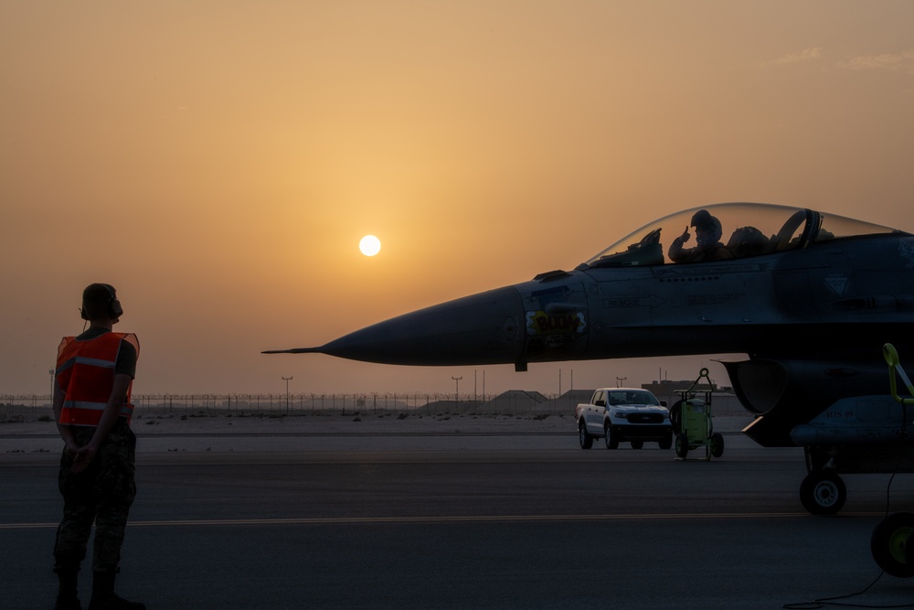 PSAB F-16 Fighting Falcons hot refuel at AUAB for ACE capstone event
