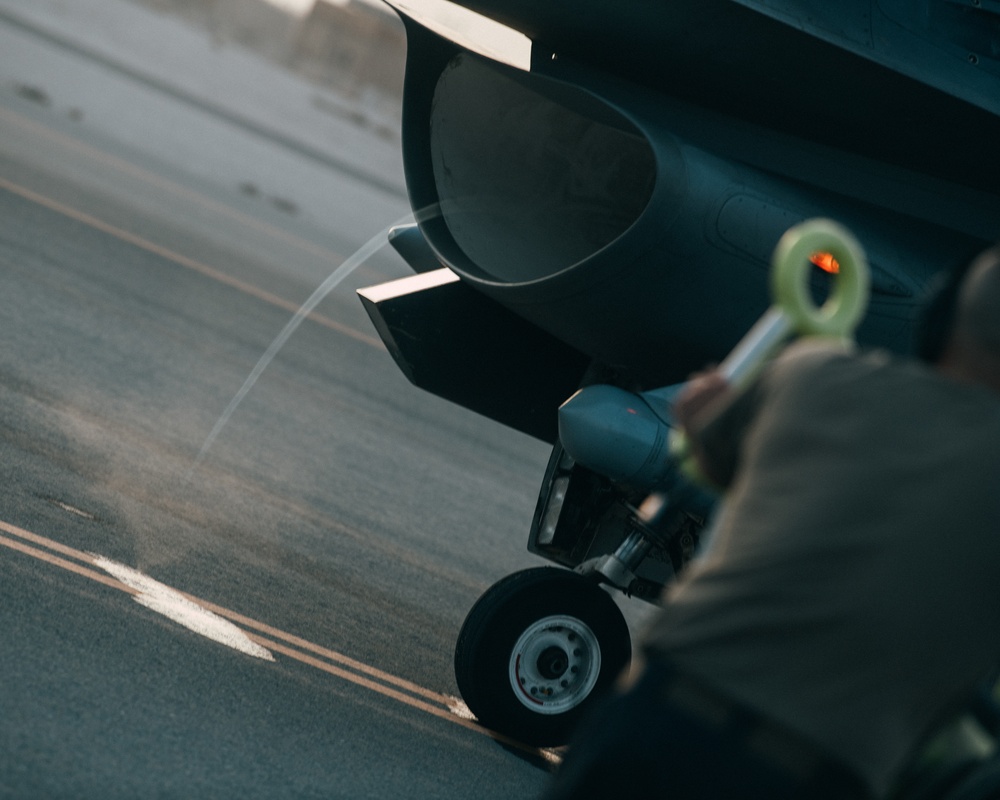 PSAB F-16 Fighting Falcons hot refuel at AUAB for ACE capstone event