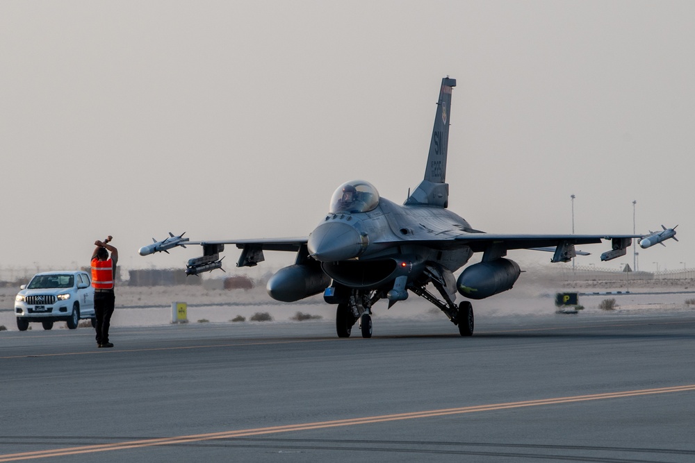 PSAB F-16 Fighting Falcons hot refuel at AUAB for ACE capstone event