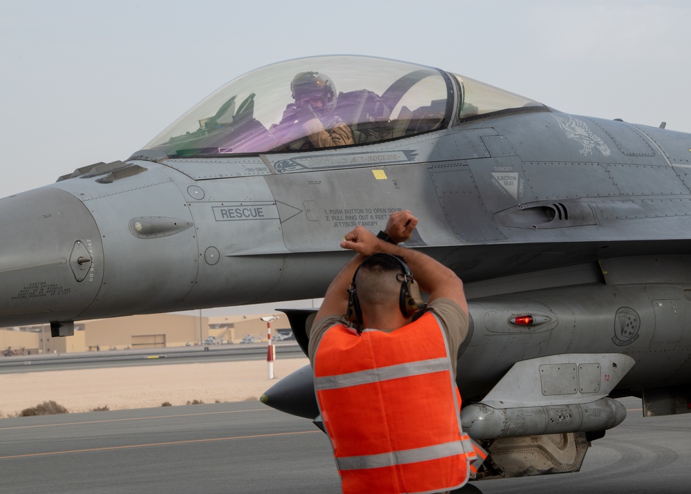 PSAB F-16 Fighting Falcons hot refuel at AUAB for ACE capstone event