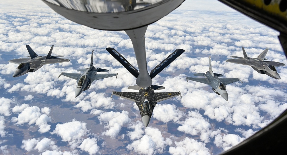 F-16 Viper and F-22 Raptor demo teams refuel with Okies